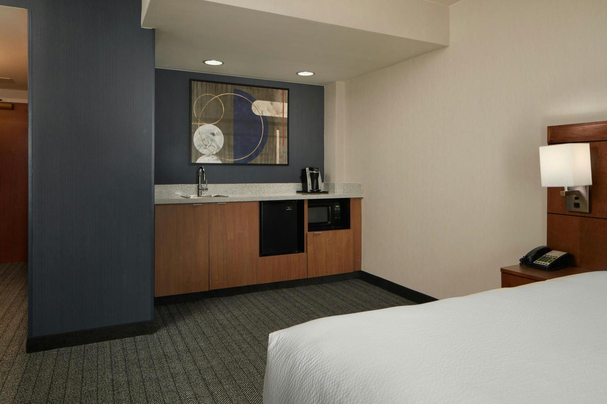 Courtyard By Marriott Charlottesville - University Medical Center Esterno foto