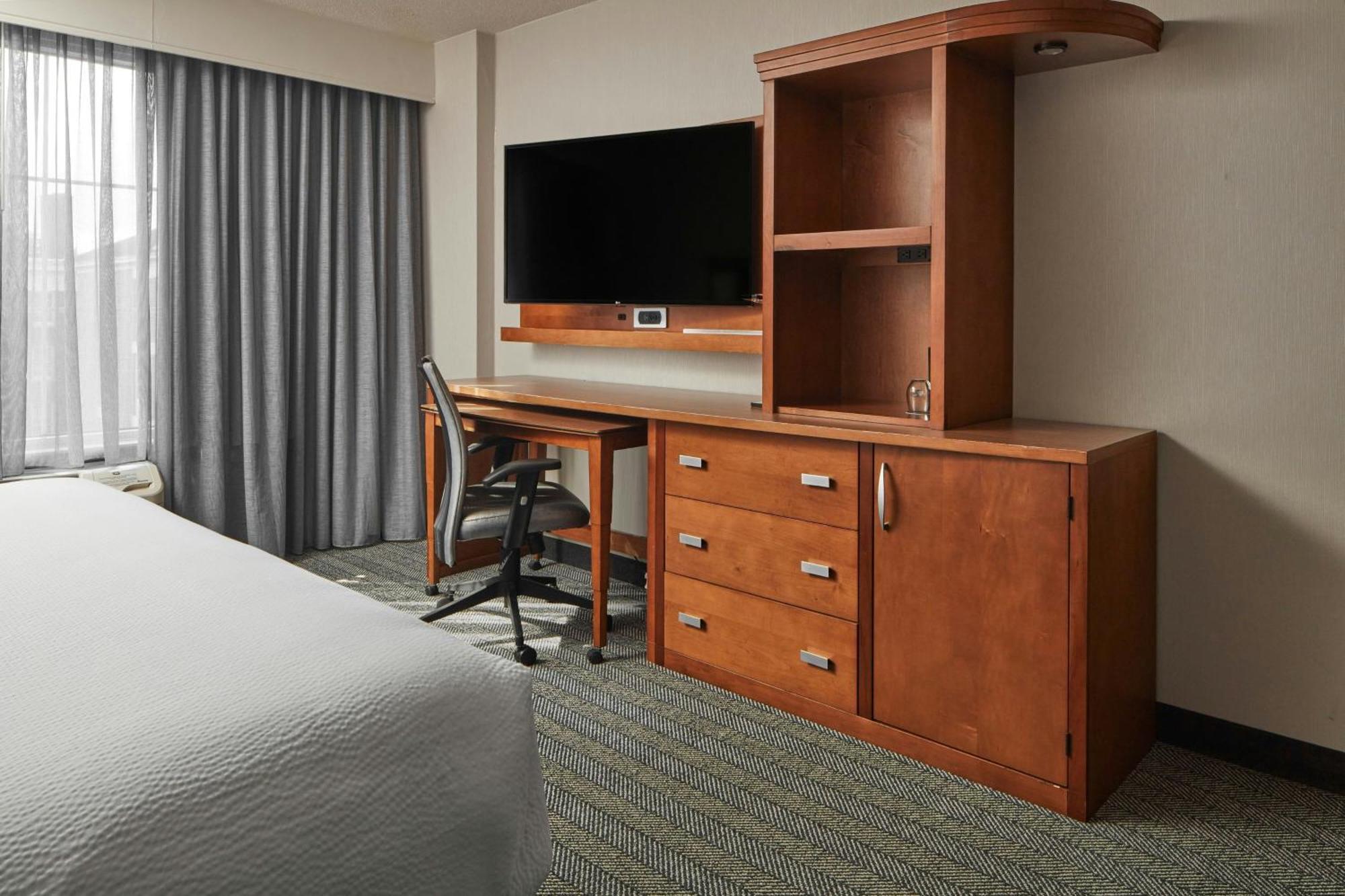 Courtyard By Marriott Charlottesville - University Medical Center Esterno foto
